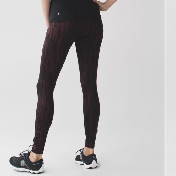 Lululemon Speed Tight IV
Painted Animal Bordeaux Drama Black / Black size 8 - Picture 1 of 16